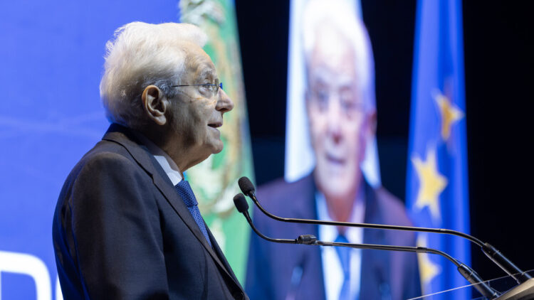 Mattarella promulga la ‘giornata carta’ ma avverte, aumentano vertiginosamente