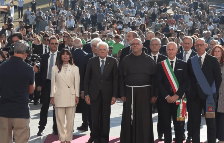 San Francesco, Mattarella ad Assisi: “Profeta di pace e amore. Uccidere in nome di Dio colpa più grande”