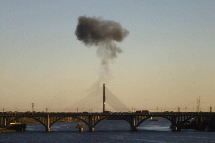 Ucraina, Russia a diplomatici e stranieri: “Lasciate Kiev, nuovi massicci attacchi di rappresaglia”