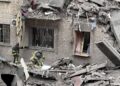 Ucraina, missili russi contro Kiev e raid su Zaporizhzhia: 15 morti. Zelensky: “Putin ringrazia così per revoca sanzioni”
