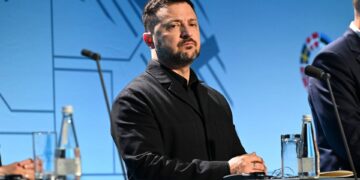 Zelensky allarma l’Europa: “20 milioni di profughi se l’Ucraina cade”